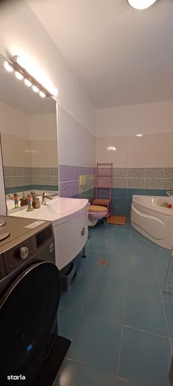 Casă cu 6 camere cu Teren 508 Mp în Săbăreni