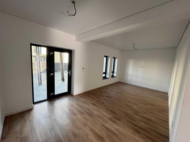 Casa duplex/insiruita - 2