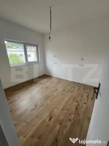Casă cu 4 camere cu Teren 500 Mp în Central