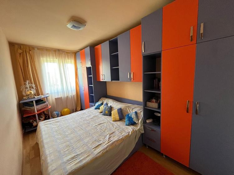 Apartament cu 3 camere decomandat în Central