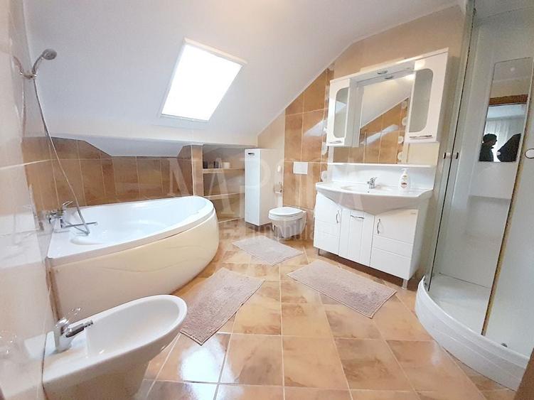 Casă individuală cu 6 camere cu Canalizare în Sânmartin