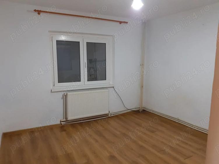 Apartament cu 2 camere decomandat în Calarași 4
