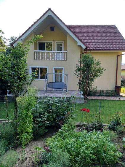 Casă cu 4 camere în Coman