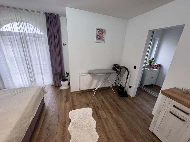 Casă individuală cu 4 camere cu Canalizare în Cristian