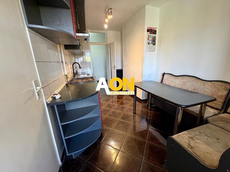Apartament cu 4 camere decomandat, mobilat în Central
