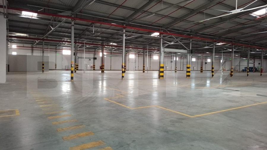 Spațiu industrial, de 10,766 mp, în Est