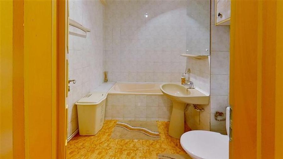 Apartament cu 4 camere decomandat, mobilat în Tractorul
