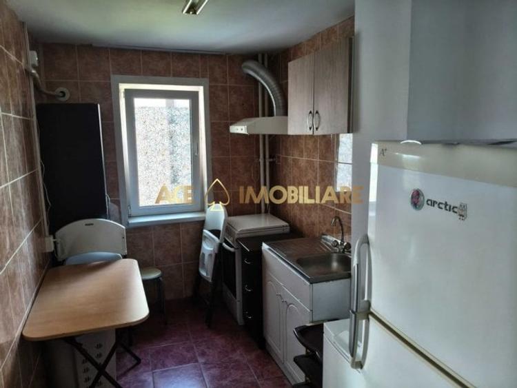 Apartament cu 2 camere semidecomandat, mobilat în Berceni