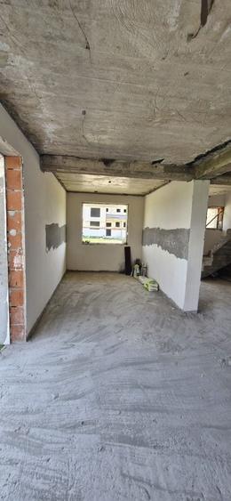 Duplex cu 3 camere cu Teren 240 Mp în Nord-Est
