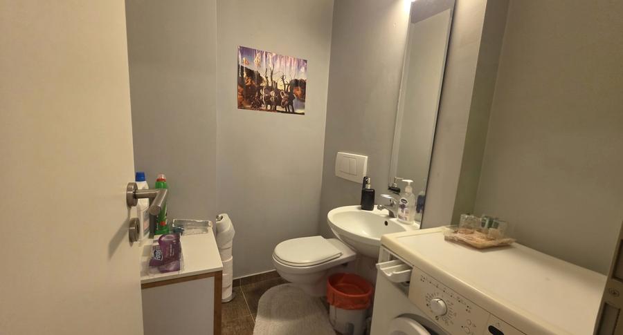 Apartament cu 3 camere semidecomandat, mobilat în Circumvalațiunii