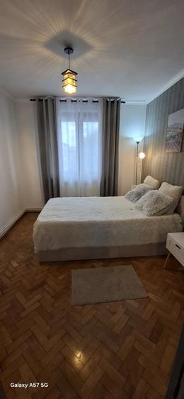 Apartament cu 4 camere decomandat în Central