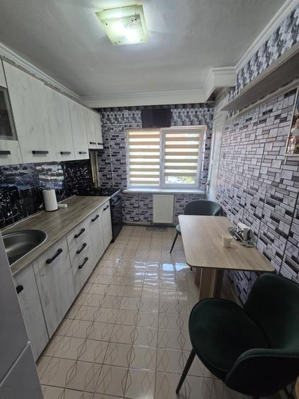 Apartament cu 3 camere decomandat în Găvana