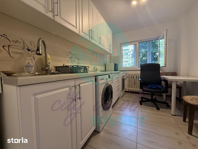 Apartament cu 3 camere semidecomandat în Moșilor