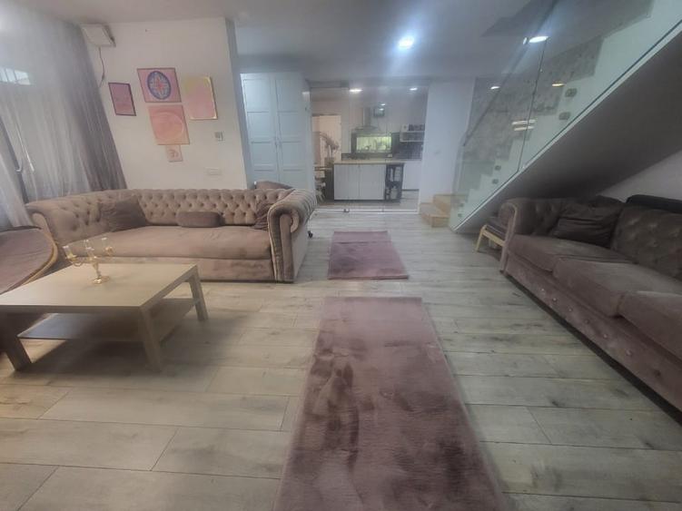 Casă individuală cu 5 camere cu Garaj în Central
