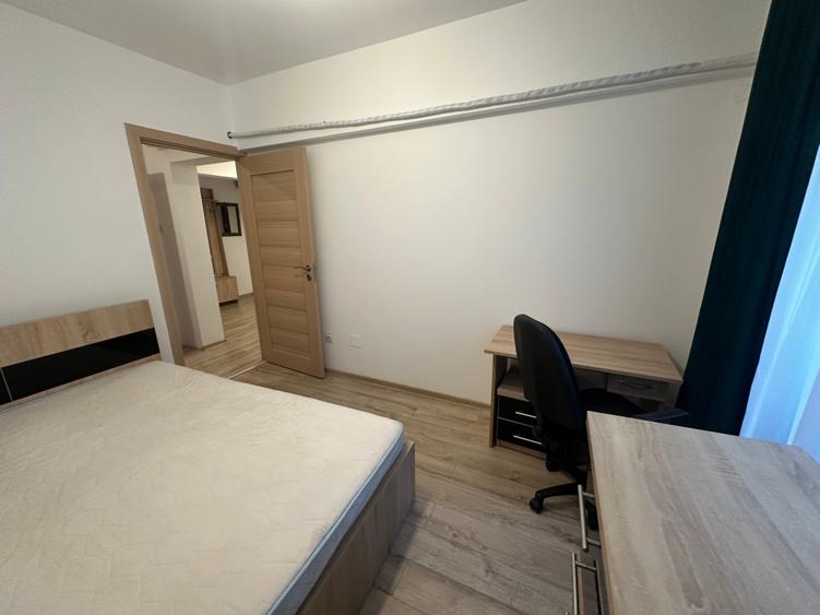 Apartament cu 3 camere decomandat în Drumul Taberei