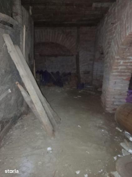 Casă cu 7 camere cu Teren 330 Mp în Central