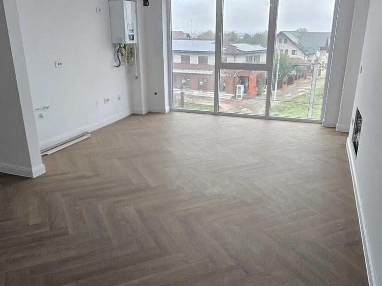 Apartament cu 3 camere semidecomandat în Exterior Est