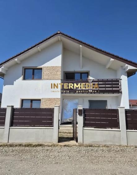Casă individuală cu 5 camere cu Canalizare în Micești