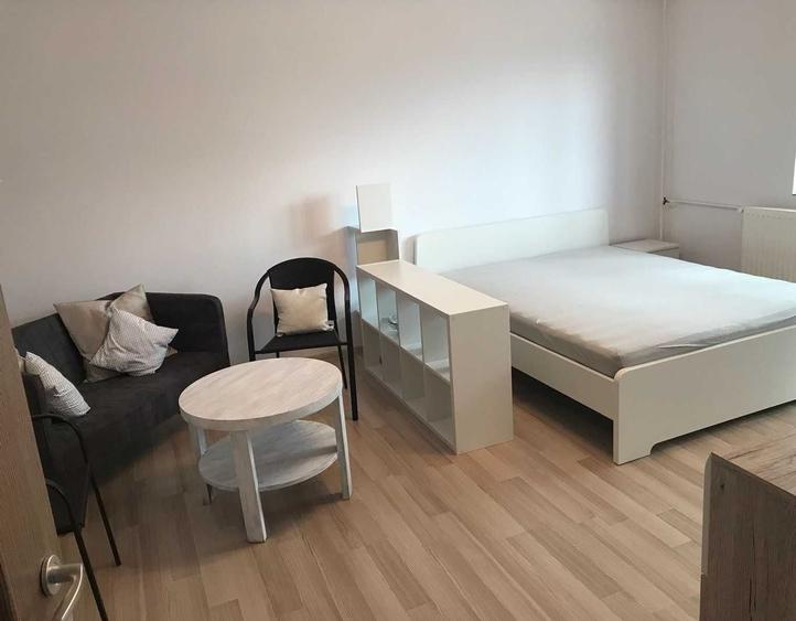 Garsonieră decomandată în Cantacuzino