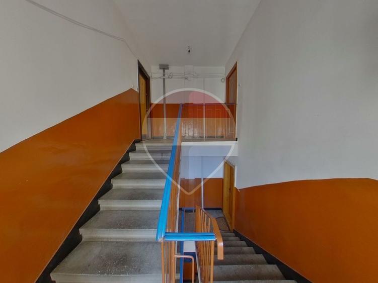 Apartament cu 4 camere decomandat, mobilat în Central
