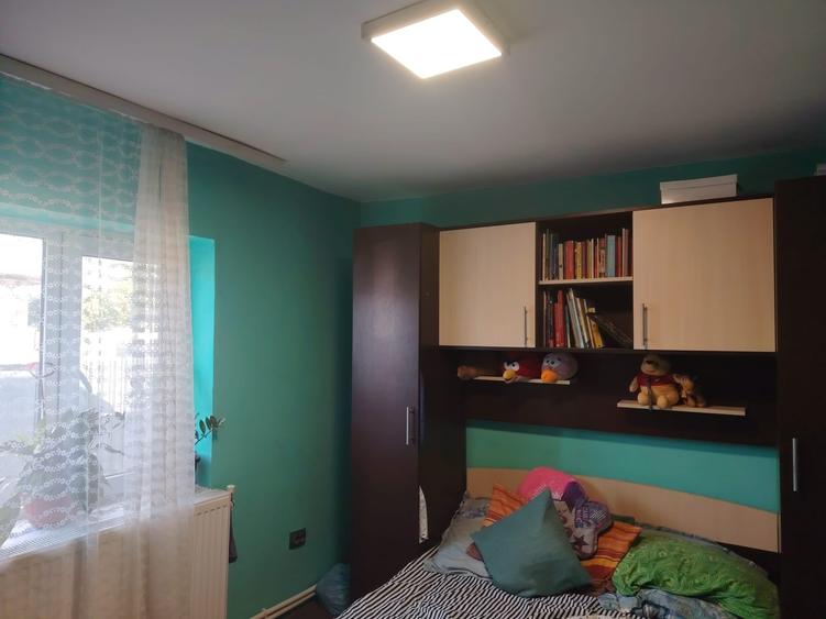 Casă individuală cu 3 camere cu Piscina în Ișalnița