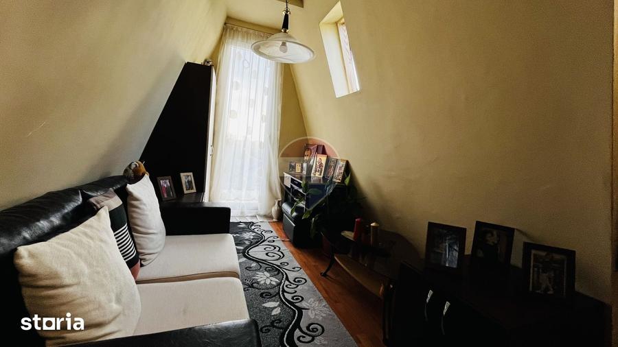 Casă cu 4 camere cu Teren 959 Mp în Lăzăreni