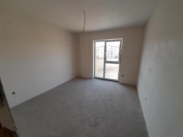 Apartament cu 3 camere semidecomandat în Iris