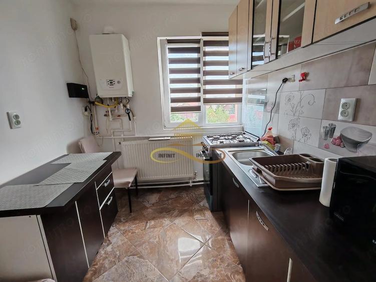 Apartament 2 camere decomandate, Str. 9 Mai - 3