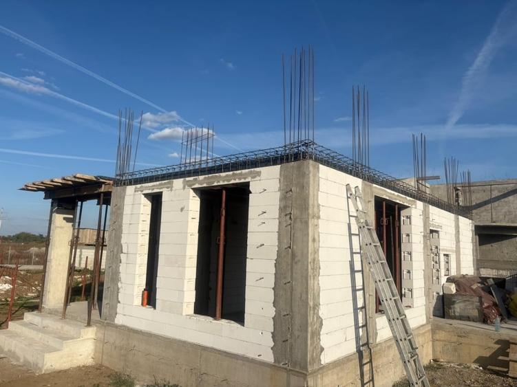 Casă individuală cu 2 camere cu Teren 250 Mp în Central