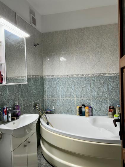 Apartament cu 2 camere semidecomandat în Democrației