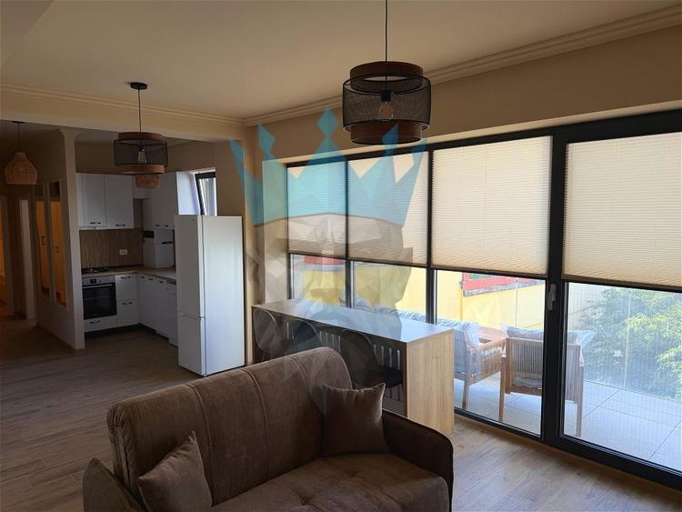 Apartament cu 2 camere semidecomandat, mobilat în P-ța Alba Iulia
