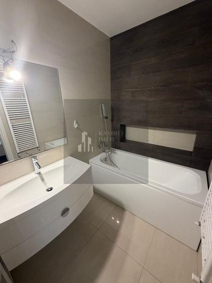 Apartament cu 3 camere semidecomandat, mobilat în Apărătorii Patriei