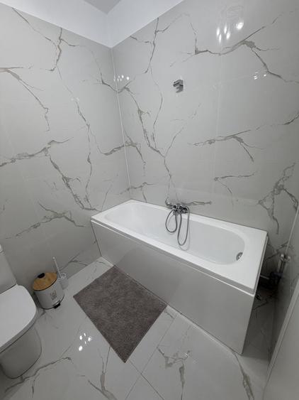 Apartament cu 3 camere semidecomandat în Tunari