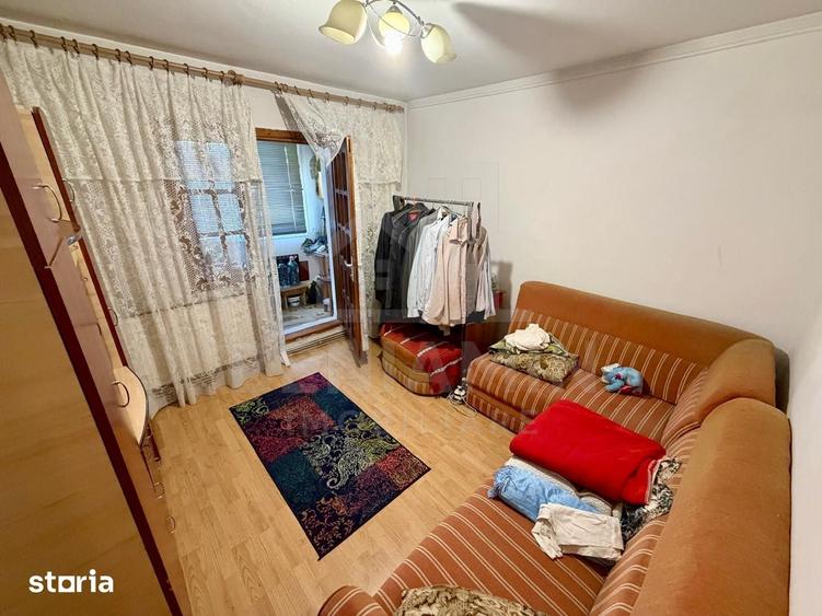 Apartament cu 4 camere în Craiovița Nouă