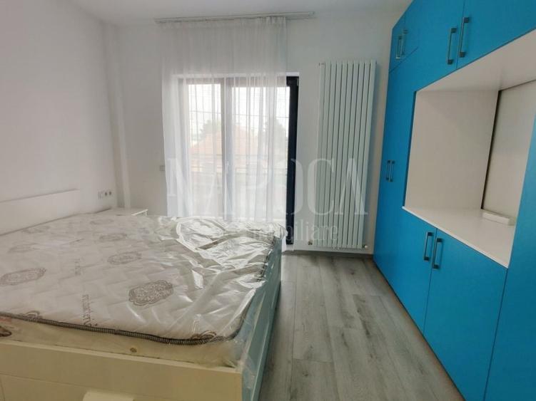 Apartament cu 8 camere decomandat în Gruia