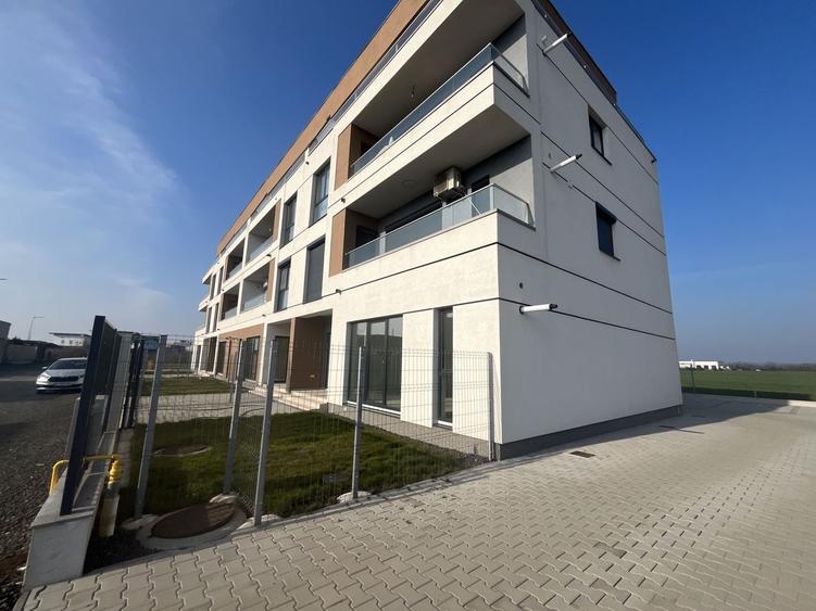 Apartament cu 3 camere decomandat în Torontalului