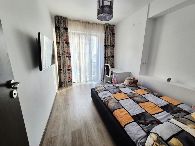 Apartament cu 3 camere decomandat în Exterior Vest