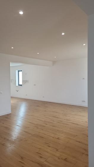 Casă cu 4 camere în Exterior Vest