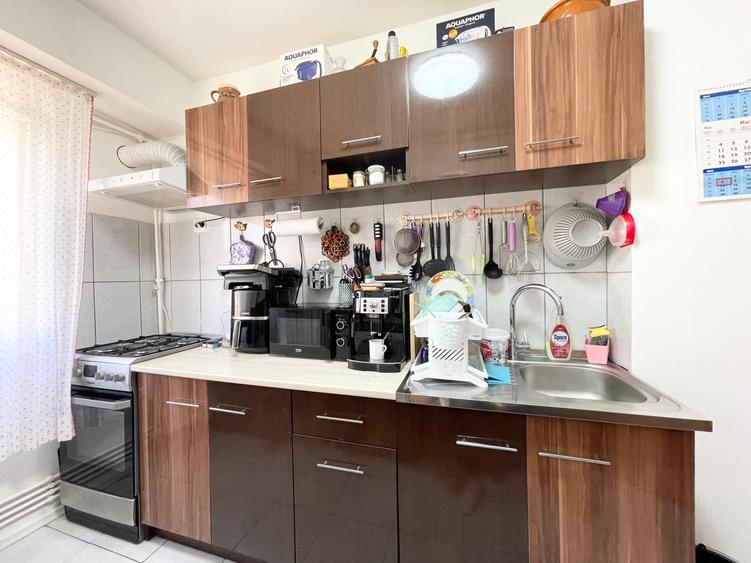 Apartament cu 2 camere decomandat, mobilat în Girocului
