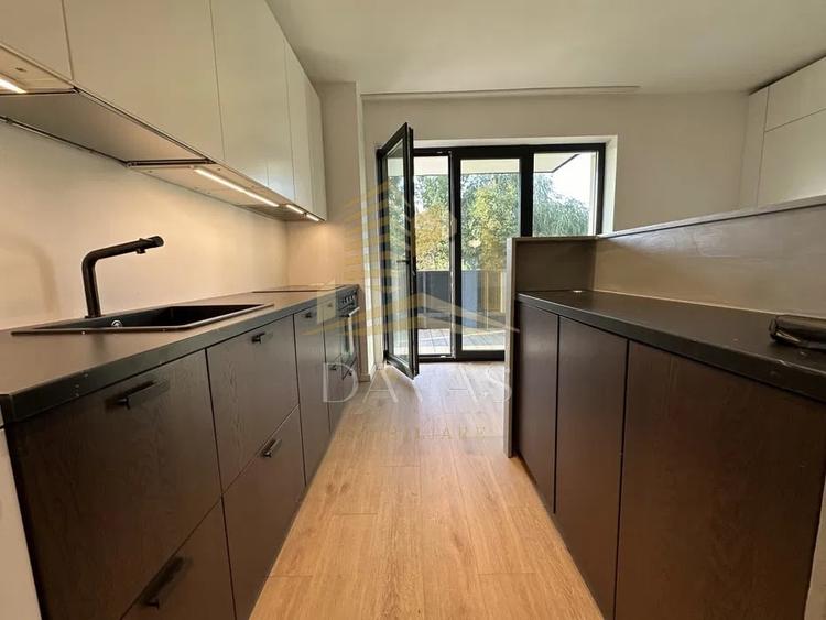 Apartament cu 2 camere semidecomandat, mobilat în Semicentral