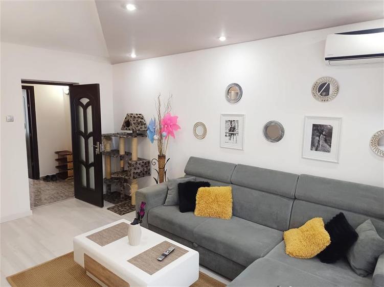 Apartament 3 camere in zona centrala Moldova Noua - 5