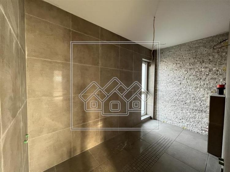 Duplex cu 4 camere cu Canalizare în Gușterița