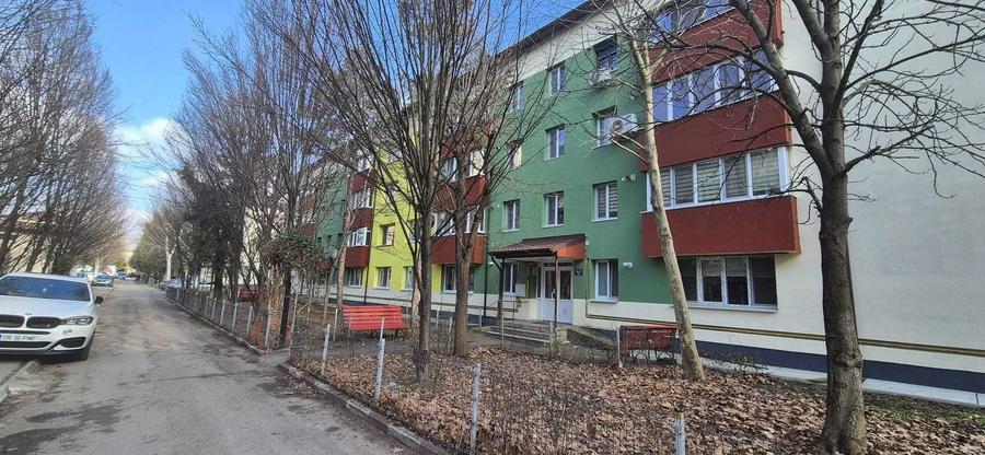 Apartament cu 3 camere semidecomandat în Central