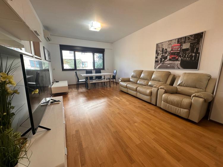Apartament cu 3 camere semidecomandat în Herăstrău