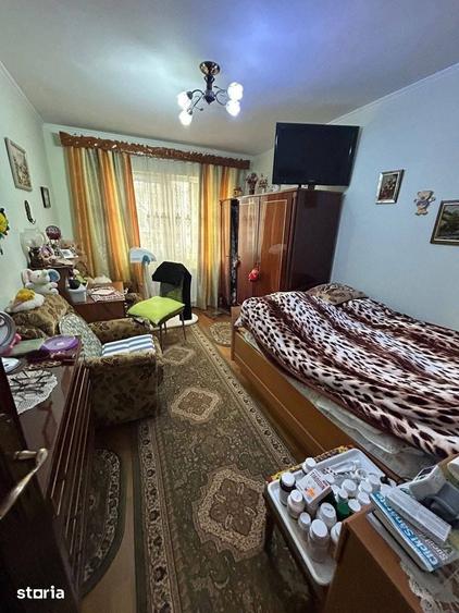 Apartament cu 4 camere decomandat în Central