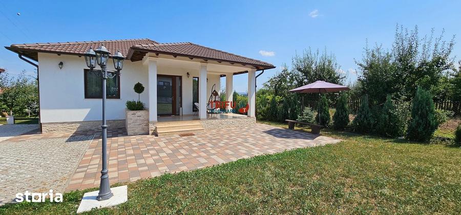 Casă cu 4 camere cu Teren 1698 Mp în Central