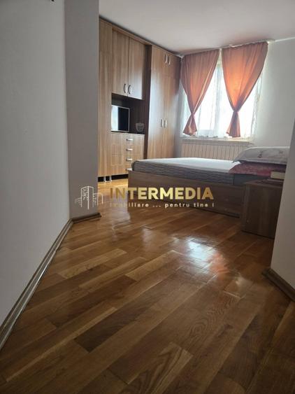 Casă individuală cu 4 camere cu Canalizare în Central