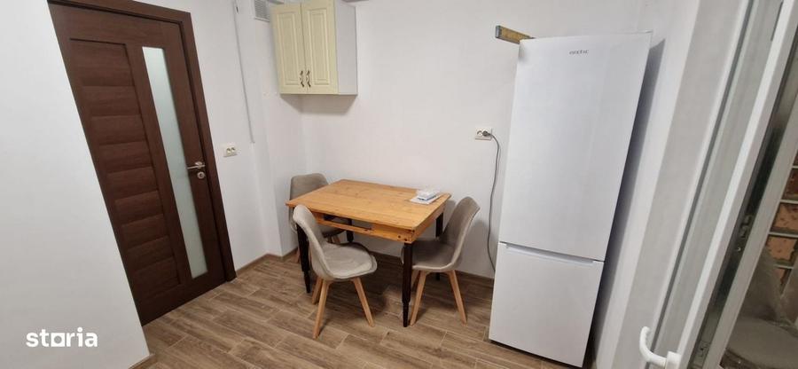 Apartament cu 3 camere decomandat în Eremia