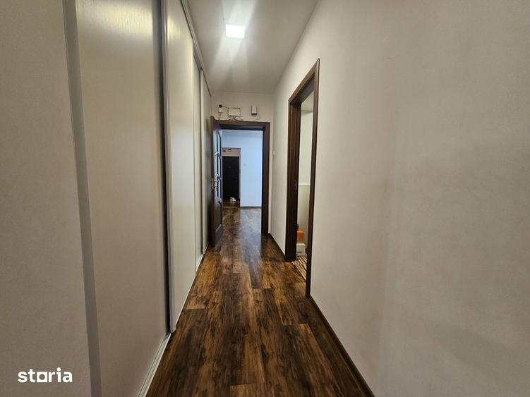Apartament cu 4 camere decomandat în City Park Mall