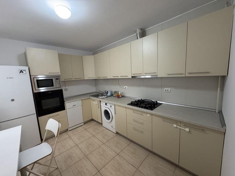 Apartament cu 3 camere decomandat în Basarabia